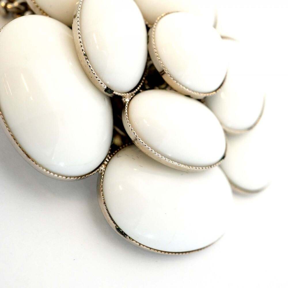 CHANEL Authentic White Necklace - Picture 8 of 9